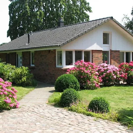 Сasa de vacaciones In With Swimming Pool