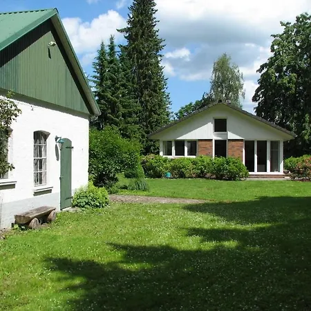 Сasa de vacaciones In With Swimming Pool