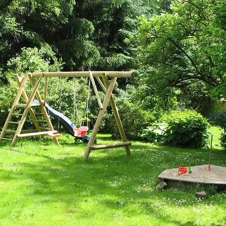 Сasa de vacaciones In With Swimming Pool Ulsnis